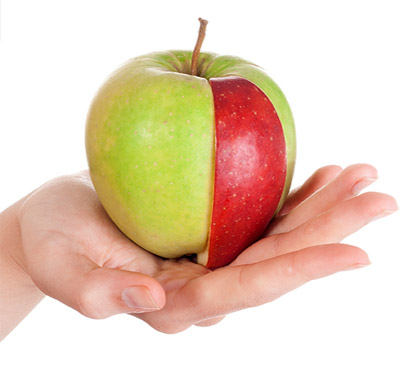 Een appel in de hand houden